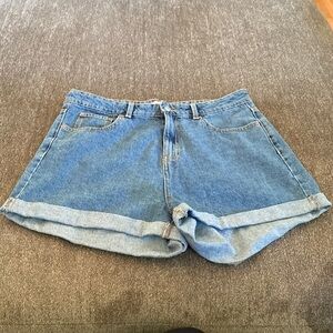 Denim & Co. womens jean shorts; size 12